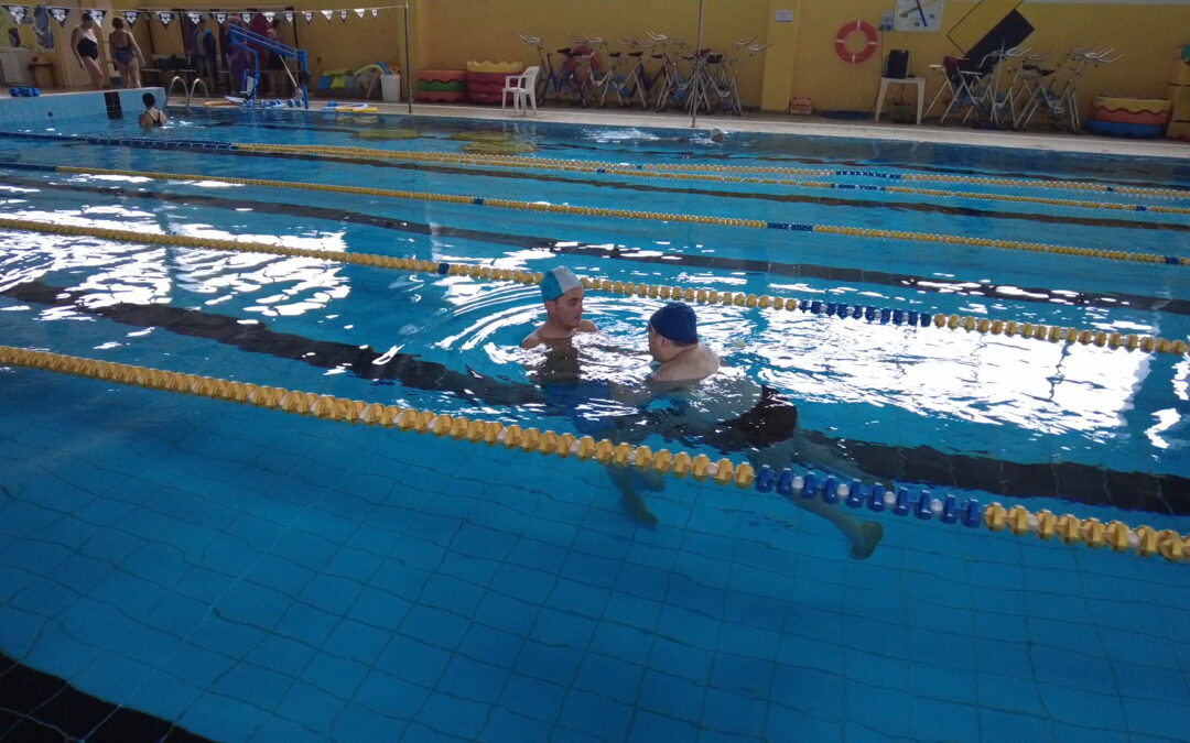 In piscina con il Centro Comunale l’Arca